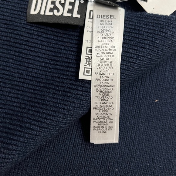 NWT - Diesel Adult Ribbed Knit Wool Blended Scarf - Picture 4 of 5